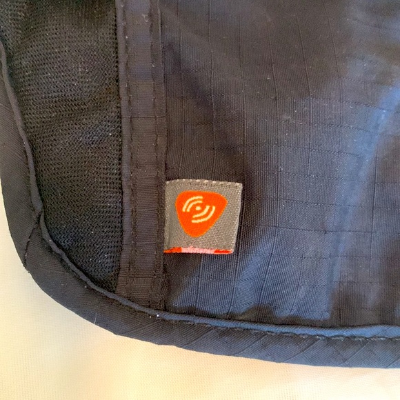 Lewis N Clark Slim Stealth Waist Bag - Picture 4 of 11